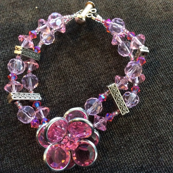 Hand beaded artisan bracelet - Picture 2 of 13